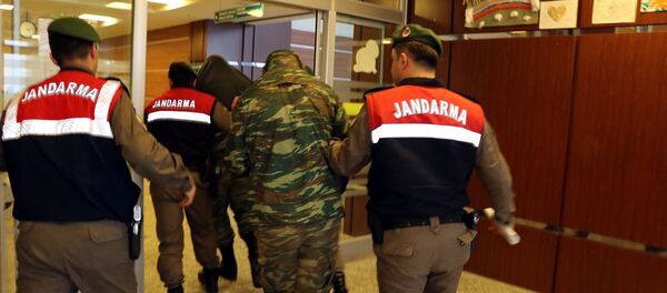 Sınırı geçen 2 Yunan askeri - Sputnik Türkiye