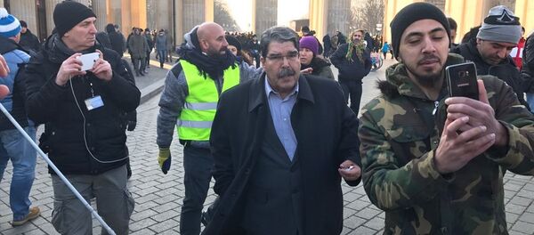 Salih Müslim Berlin'de mitinge katıldı - Sputnik Türkiye