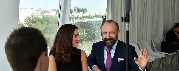 Vatanım Sensin, Halit Ergenç ve Bergüzar Korel - Sputnik Türkiye
