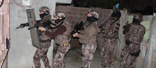 Adana'da ABD konsolosluğuna eylem yapma planındaki IŞİD'lilere operasyon - Sputnik Türkiye