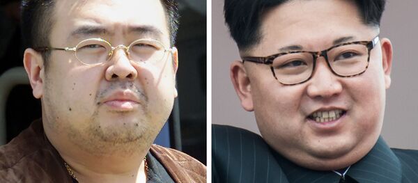 Kuzey Kore lideri Kim Jong-un ile üvey ağabeyi Kim Jong-nam Kuzey Kore lideri Kim Jong-un ile üvey ağabeyi Kim Jong-nam - Sputnik Türkiye