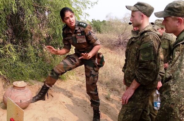 Çeşitli ülkelerin silahlı kuvvetlerinde kadın askerler - Sputnik Türkiye