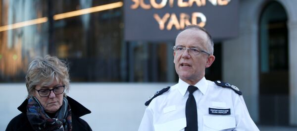 Londra Emniyet Müdür Yardımcısı Mark Rowley ile İngiltere Kamu Sağlığı İdaresi Başkanı Dame Sally Davies - Sputnik Türkiye