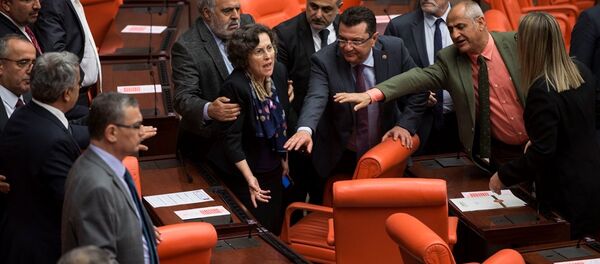 Meclis'te Afrin tartışması: HDP'li 2 vekil yaralandı - Sputnik Türkiye