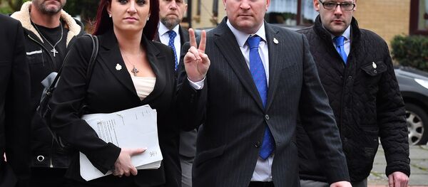 'Britain First' adlı grubun lideri Paul Golding ile yardımcısı Jayda Fransen - Sputnik Türkiye