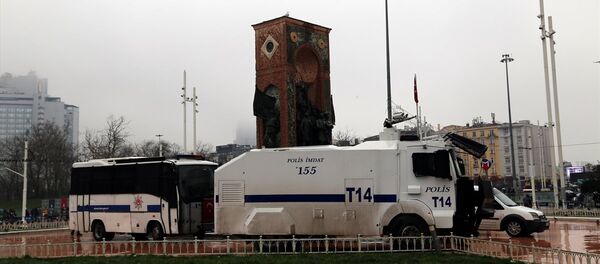 Taksim'de 8 Mart önlemi Taksim'de 8 Mart önlemi - Sputnik Türkiye