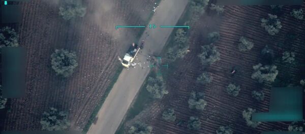 Afrin'de sivillerin kaçış yollarının bombalarla tuzaklandığı iddiası - Sputnik Türkiye
