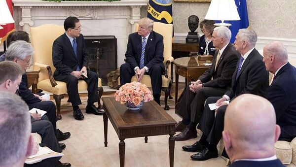 ABD Başkanı Donald Trump- Güney Kore Ulusal Güvenlik Danışmanı Chung Eui-yong - Sputnik Türkiye