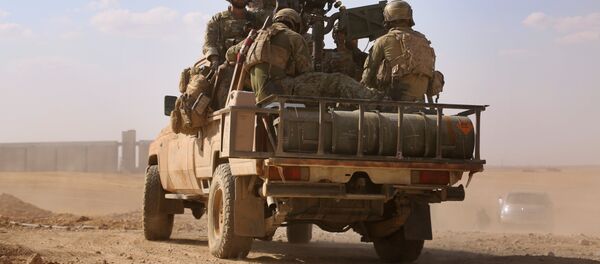 DSG eşlik eden ABD özel kuvvetler askerleri Fatisah Rakka Suriye 25 Mayıs 2016 - Sputnik Türkiye