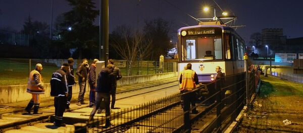 İstanbul'da tramvay raydan çıktı - Sputnik Türkiye