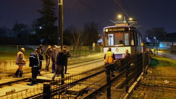 İstanbul'da tramvay raydan çıktı - Sputnik Türkiye
