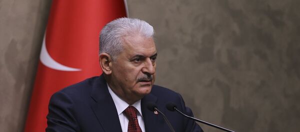 Başbakan Binali Yıldırım, Azerbaycan'a gerçekleştireceği ziyareti öncesi Esenboğa Havalimanı Şeref Salonu'nda basın toplantısı düzenledi. - Sputnik Türkiye