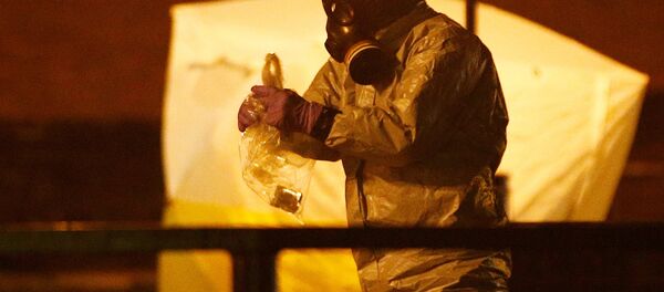 Eski Rus ajanı Sergey Skripal ile kızı Yuliya'nın zehirlendiği Londra'nın Salisbury semtindeki alanda yapılan inceleme - Sputnik Türkiye