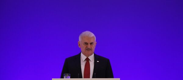 Azerbaycan'da 6. Küresel Bakü Forumu'nda konuşan Binali Yıldırım - Sputnik Türkiye