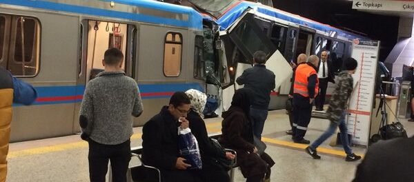 İstanbul'da iki tramvay çarpıştı - Sputnik Türkiye
