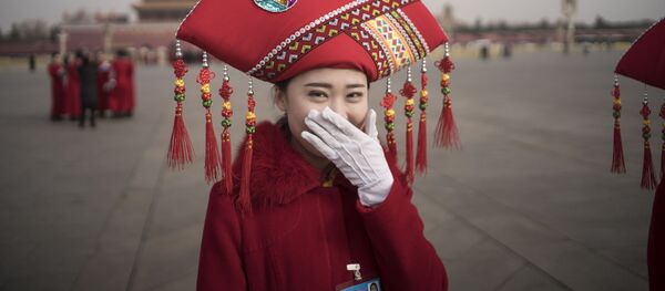 Çin'de misafir karşılama hostesleri - Sputnik Türkiye