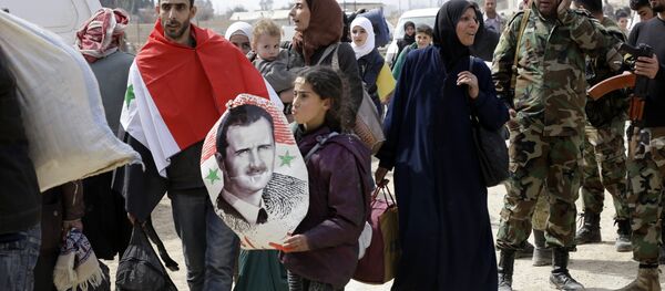 Doğu Guta'dan tahliye edeilen siviller - Sputnik Türkiye