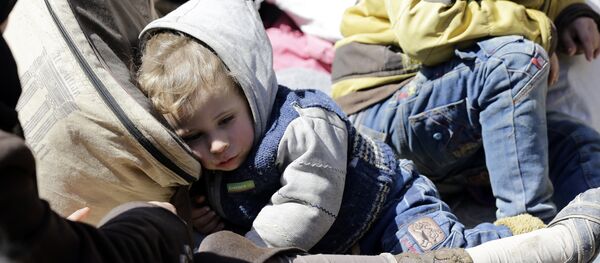 Doğu Guta'dan tahliye edilenler Şam'ın kuzeydoğusundaki Adra'ya nakledildi Doğu Guta'dan tahliye edilenler Şam'ın kuzeydoğusundaki Adra'ya nakledildi - Sputnik Türkiye