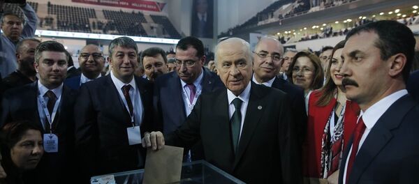 MHP Kurultayı'nda oy kullanan Devlet Bahçeli - Sputnik Türkiye