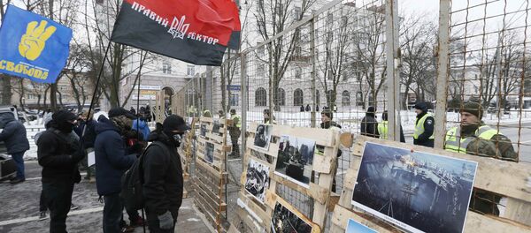 Rusya'nın Kiev'deki Konsolosluğu önünde protesto Rusya'nın Kiev'deki Konsolosluğu önünde protesto - Sputnik Türkiye