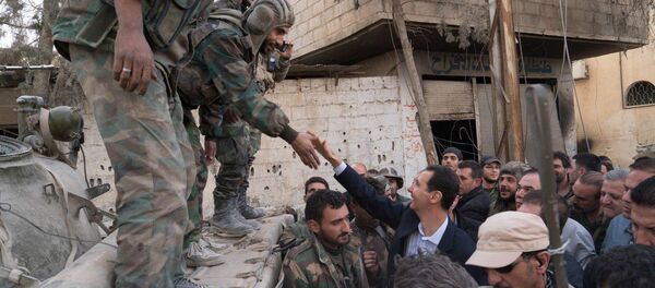 Suriye Devlet Başkanı Beşar Esad Doğu Guta'da Suriyeli askerlerle buluştu - Sputnik Türkiye