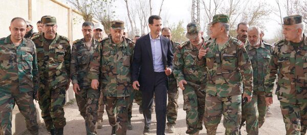 Suriye Devlet Başkanı Beşar Esad Doğu Guta'da Suriyeli askerlerle buluştu - Sputnik Türkiye