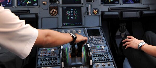 Pilots in the cockpit of an Airbus A320 at Cengkareng airport in Jakarta. File photo Pilots in the cockpit of an Airbus A320 at Cengkareng airport in Jakarta. File photo - Sputnik Türkiye
