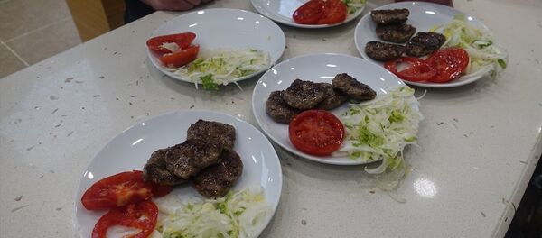 Edirne ve Kırklareli belediye başkanlarının sosyal medya üzerinden başlattığı köfte tartışması, köfteci ve vatandaşlar arasına da yayıldı. - Sputnik Türkiye