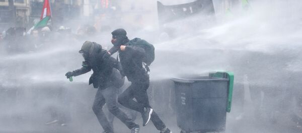 Fransa 22 Mart 2018 kamu emekçileri grevde lise öğrencileri eylemde Paris'te çatışma - Sputnik Türkiye