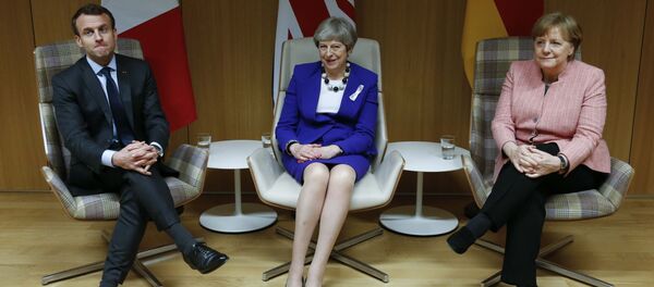 Fransa Cumhurbaşkanı Emanuel Macron, İngiltere Başbakanı Theresa May ve Almanya Başbakanı Angela Merkel - Sputnik Türkiye