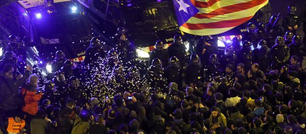 İspanya Katalonya Barselona protesto çatışma - Sputnik Türkiye