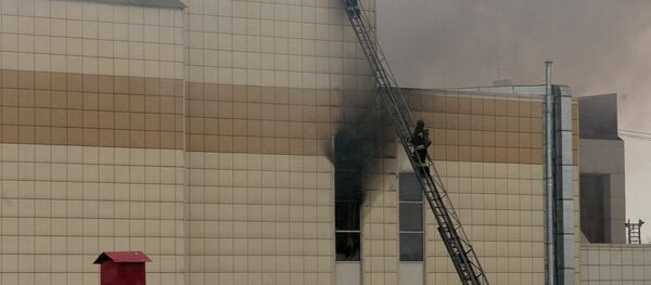 Massive fire in a trade center in Russia's Kemerovo - Sputnik Türkiye