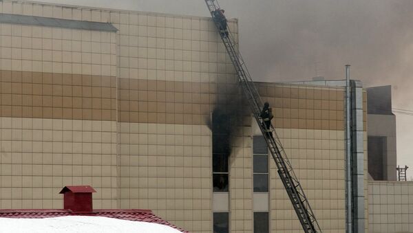 Massive fire in a trade center in Russia's Kemerovo - Sputnik Türkiye