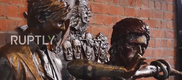Dünyanın ilk David Bowie heykeli 'Earthly Messenger' (VIDEO) - Sputnik Türkiye