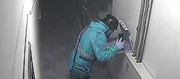 Eskişehir'de kurye, pizzaya tükürürken güvenlik kamerasına yakalandı - Sputnik Türkiye