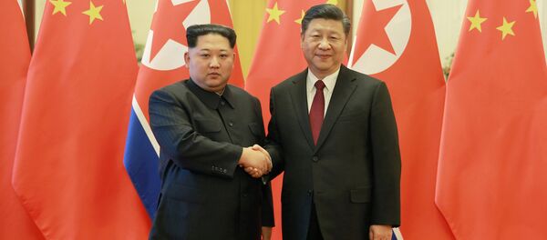 Kuzey Kore lideri Kim Jong-un- Çin lideri Şi Cinping - Sputnik Türkiye