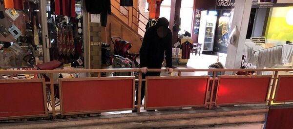 Hakkında soruşturma açılan müezzin birinci kattan atladı - Sputnik Türkiye