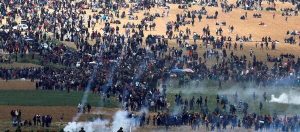 İsrail ordusu Gazze sınırında eylem yapan Filistinliler'e göz yaşartıcı gazla müdahale etti - Sputnik Türkiye