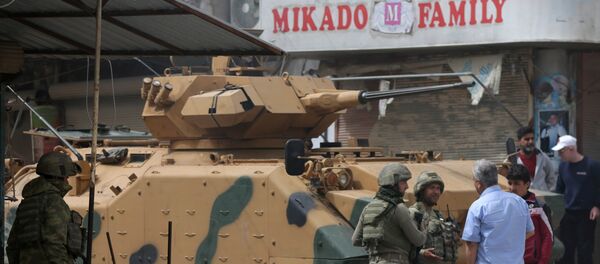 TSK Türk askerleri Afrin merkezde halkla konuşuyor TSK Türk askerleri Afrin merkezde halkla konuşuyor - Sputnik Türkiye
