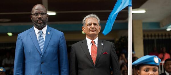 Eski futbolcu ve Liberya Devlet Başkanı George Weah ile BM Liberya Özel Temsilcisi Farid Zarif - Sputnik Türkiye