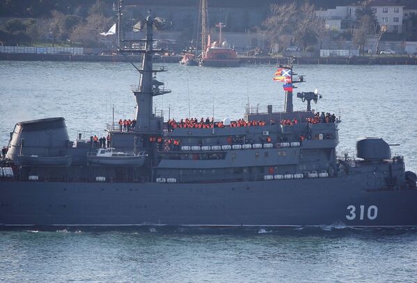 Rus gemisi İstanbul Boğazı'ndan geçti - Sputnik Türkiye