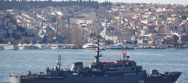 Rus gemisi İstanbul Boğazı'ndan geçti - Sputnik Türkiye