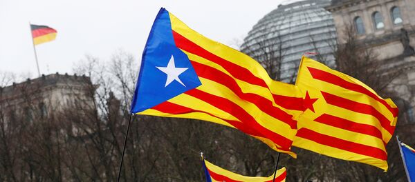 Berlin'de Alman meclisi önünde Puigdemont'un bırakılması için Katalan gösterisi - Sputnik Türkiye