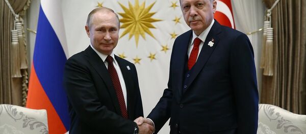 Cumhurbaşkanı Recep Tayyip Erdoğan (sağda) ve Rusya Federasyonu Devlet Başkanı Vladimir Putin (solda), Cumhurbaşkanlığı Külliyesi'nde başbaşa görüştü. - Sputnik Türkiye