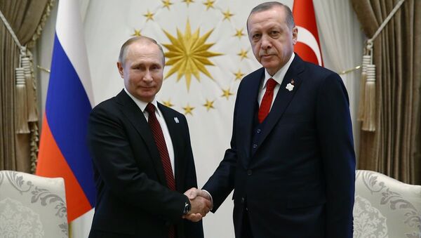 Cumhurbaşkanı Recep Tayyip Erdoğan (sağda) ve Rusya Federasyonu Devlet Başkanı Vladimir Putin (solda), Cumhurbaşkanlığı Külliyesi'nde başbaşa görüştü. - Sputnik Türkiye