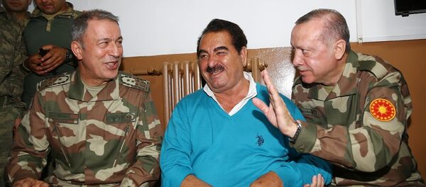 Cumhurbaşkanı Recep Tayyip Erdoğan - Genelkurmay Başkanı Orgeneral Hulusi Akar - Sanatçı İbrahim Tatlıses - Sputnik Türkiye