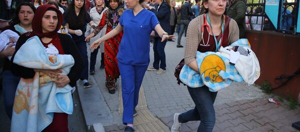 Gaziosmanpaşa Taksim Eğitim ve Araştırma Hastanesi'ndeki yangında yeni doğan bebekler tahliye edildi. - Sputnik Türkiye