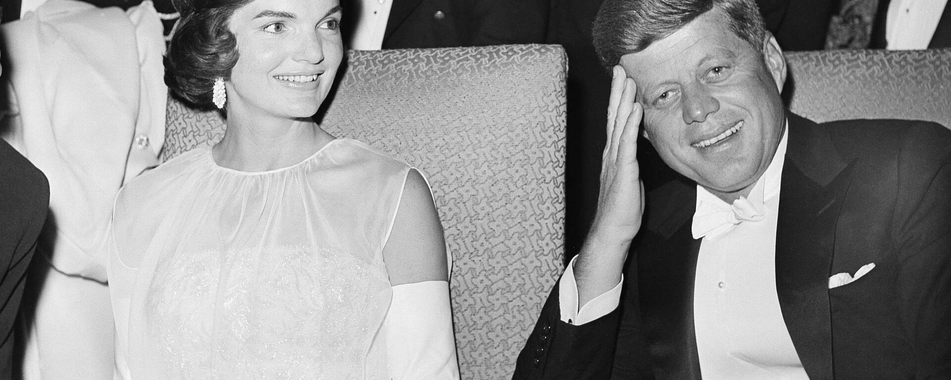 Eski ABD Başkanı John  F. Kennedy ve eski First Lady Jacqueline Kennedy  - Sputnik Türkiye, 1920, 16.12.2022