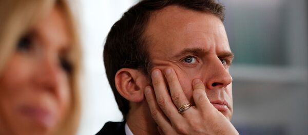 Emmanuel Macron Brigitte Macron otizm kampanyası Rouen Hastanesi - Sputnik Türkiye