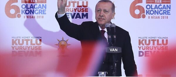 Cumhurbaşkanı ve AK Parti Genel Başkanı Recep Tayyip Erdoğan, partisinin Van 6. Olağan İl Kongresi’ne katılarak konuşma yaptı. - Sputnik Türkiye